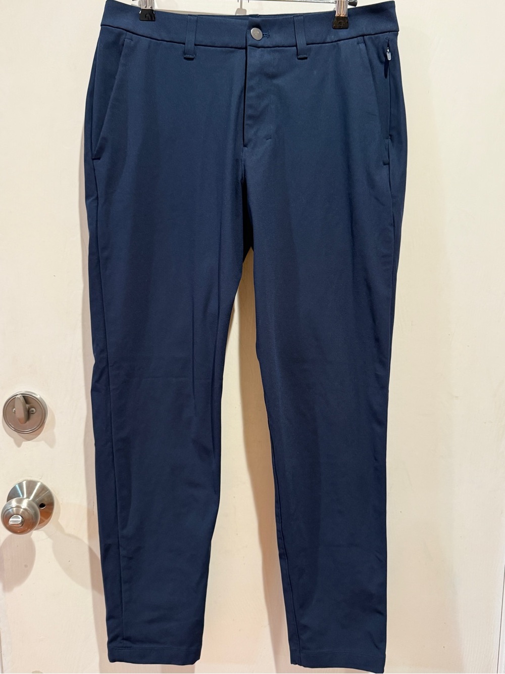 Lululemon men’s commission pant skinny 30” Navy like new condition